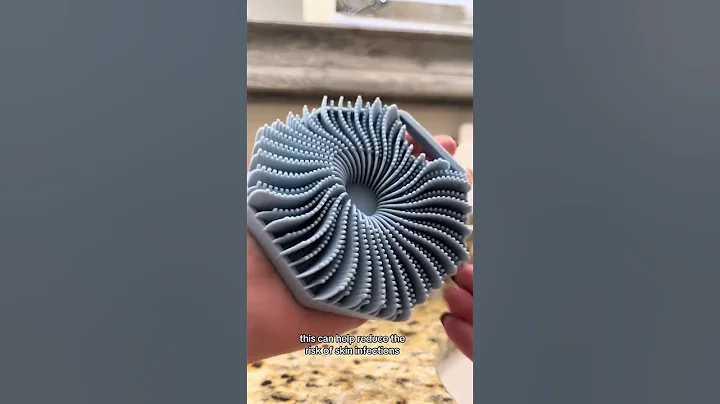 Ditch bacteria-breeding loofahs! Sud Scrub keeps skin fresh & clean.