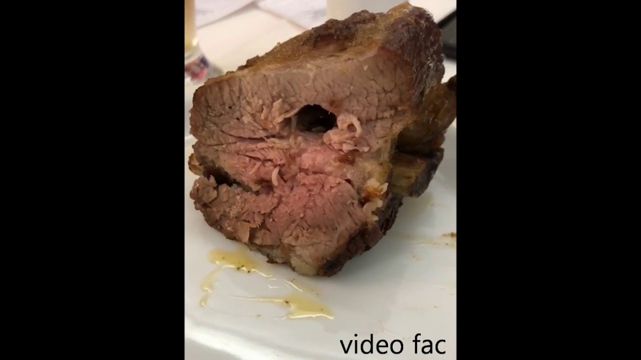 Churrascaria coloca na mesa carne cheia de bicho, veja o video - YouTube