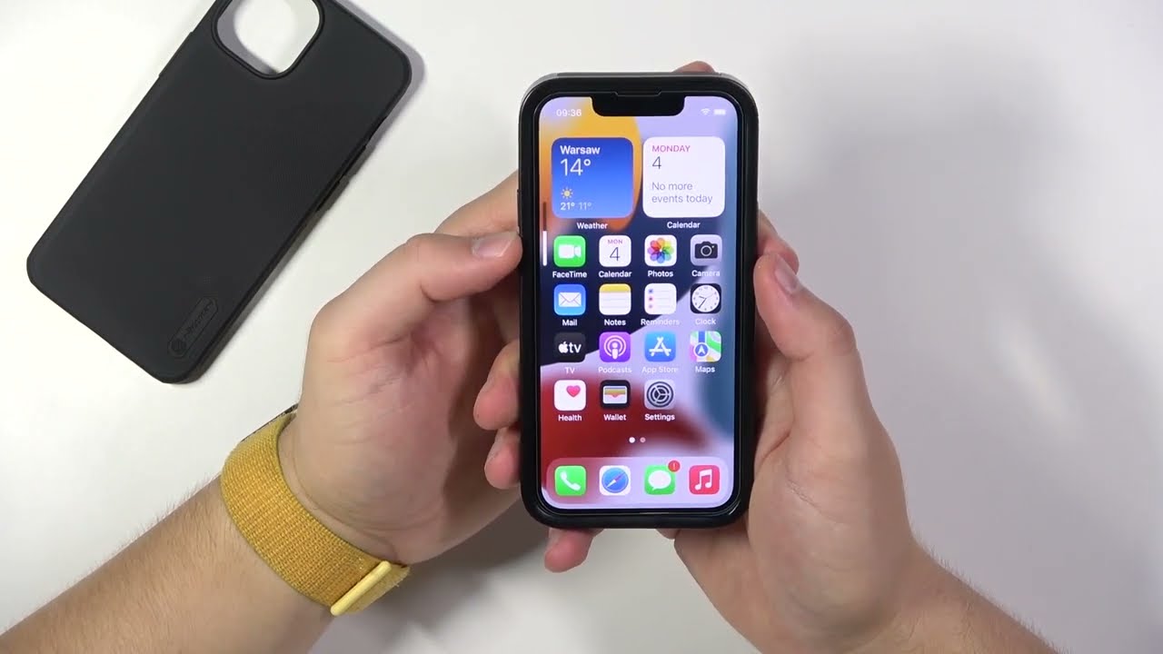 Сравнение чехлов для iPhone 13 Mini — gear4 Denali и Nillkin Super Frosted Shield Pro