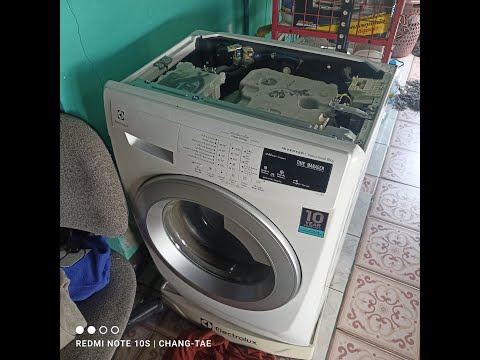 03-04-2024 ซ่อมเครื่องซักผ้า ฝาหน้า Electrolux 8kg. รุ่น EWF12844 อาการ มีน้ำรั่วนองพื้น