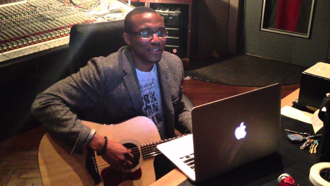 Jonathan McReynolds sings "I Love You" YouTube