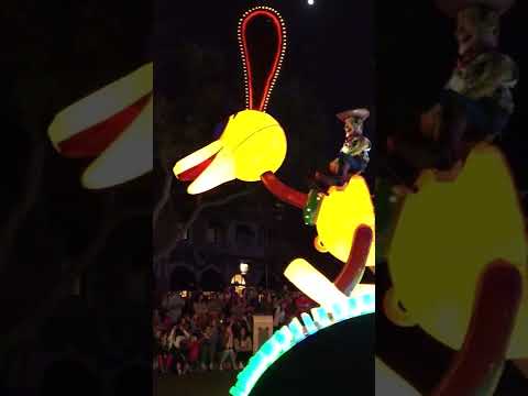 Video: Paint the Night Review – Disneylandi uskumatu paraad