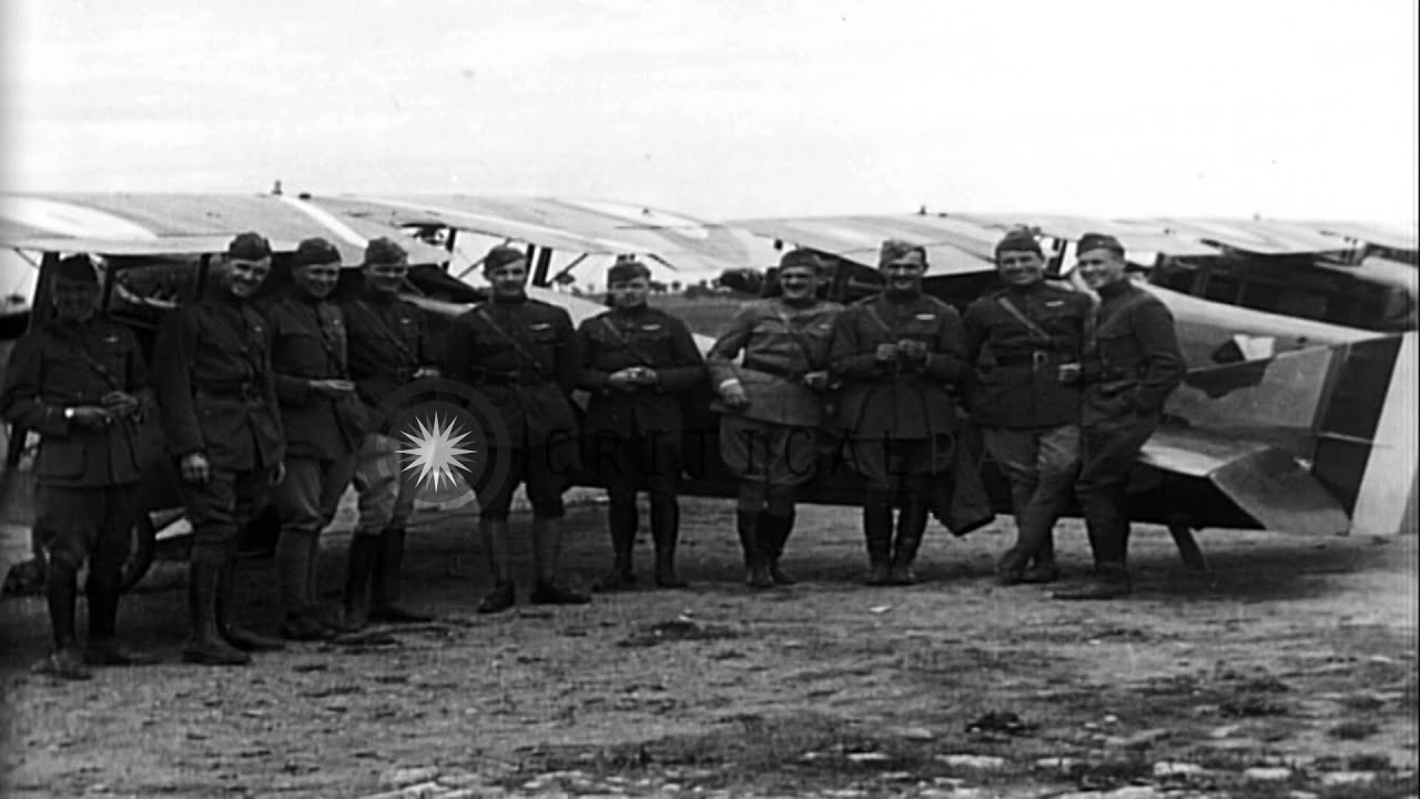 flyers of american 103rd aero pursuit squadron pose aircraft take american flyers in ww1