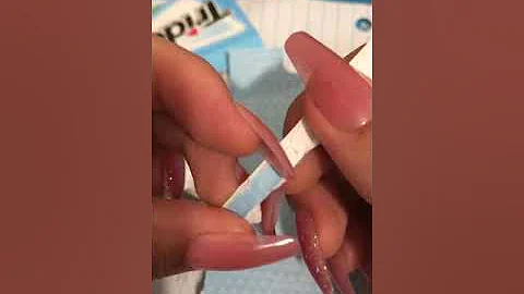 ASMR tapping & scratching paper chewing trident gum(tearing paper towards the end)🍭🍭 no talking