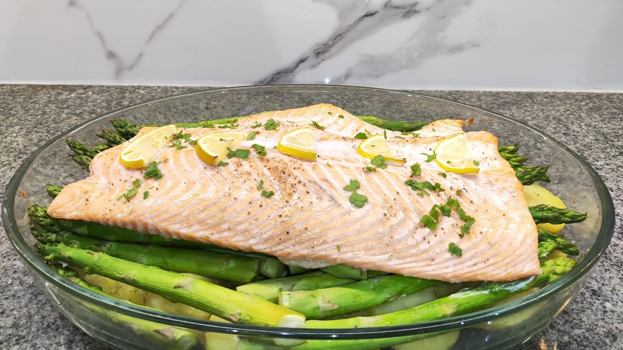 Lomo de salmón con espárragos