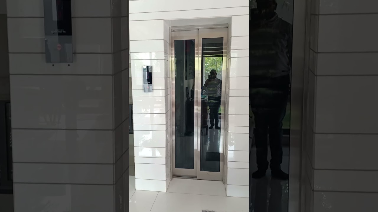 Automatic Lift SS Cabin with SS Mirror SS Big Vision Glass Door MRL Lift