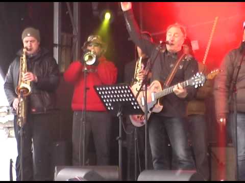 Master Blasters band with Midge Marsden in the sno...