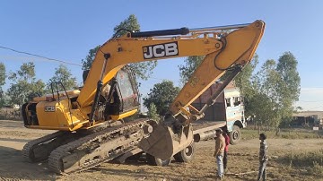 JCB excavator loading and unloading in truck by experience operator excavator operator