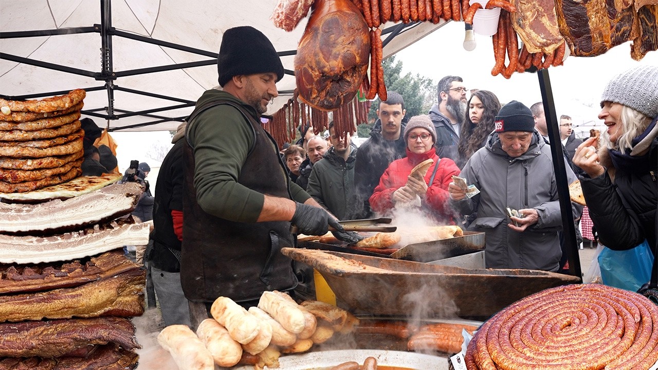 Сербское королевство уличной еды и мяса! Колбасы, барбекю и вяленое мясо! 🔥🥩