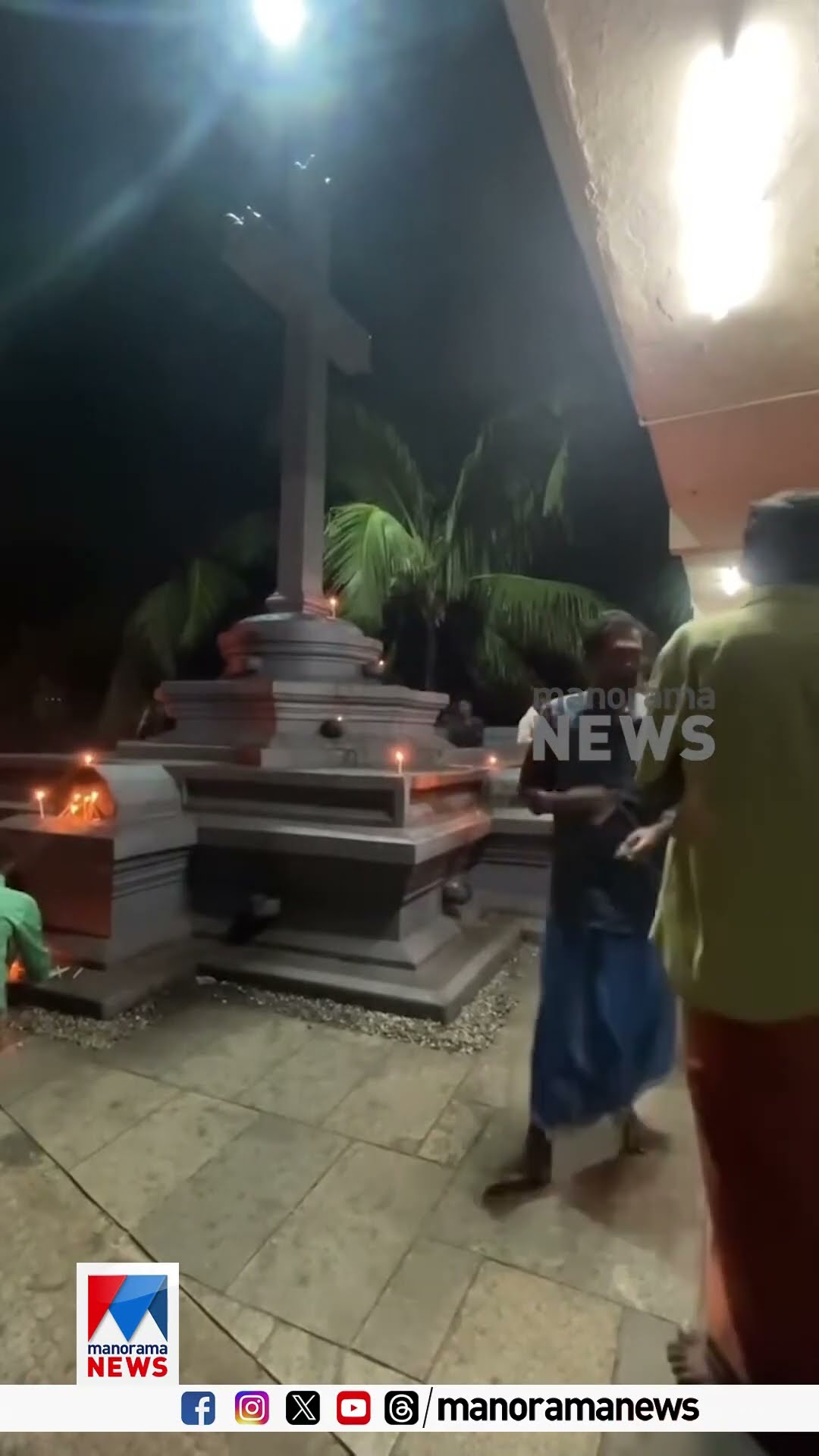 കൽക്കുരിശിന് വലംവെച്ച് തേങ്ങയുടച്ച് ശബരിമല തീർത്ഥാടകർ; പത്തനംതിട്ട ചന്ദനപ്പള്ളി വലിയ പള്ളിയിലെകാഴ്ച