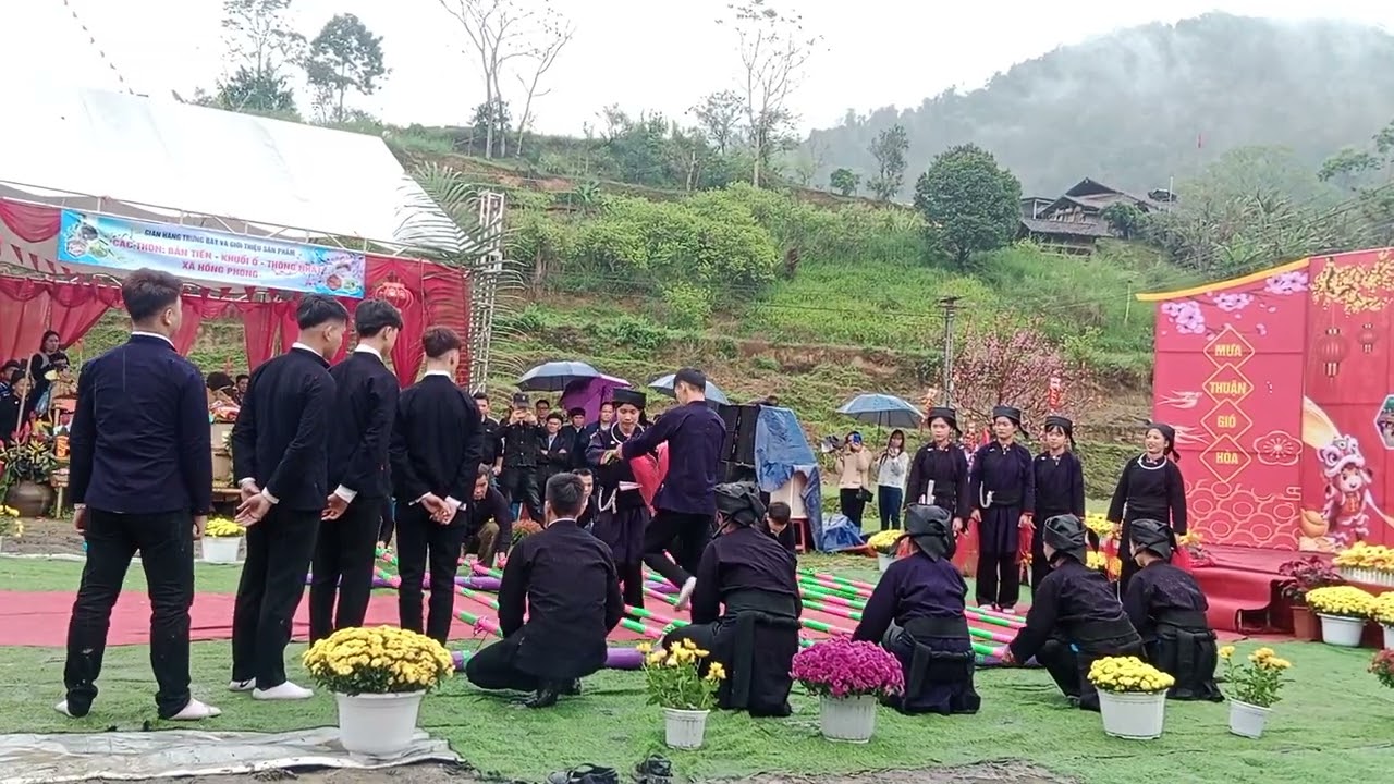 Múa sạp hội lồng tồng thôn bản tiến 