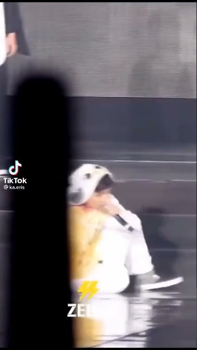 [EXO] LAY, WHAT R U DOING?! 😂
