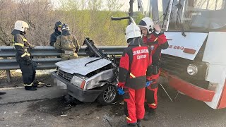 21.04.2024г - «Смяло в гармошку между отбойником и автобусом». Смертельное тройное ДТП в Саратове.