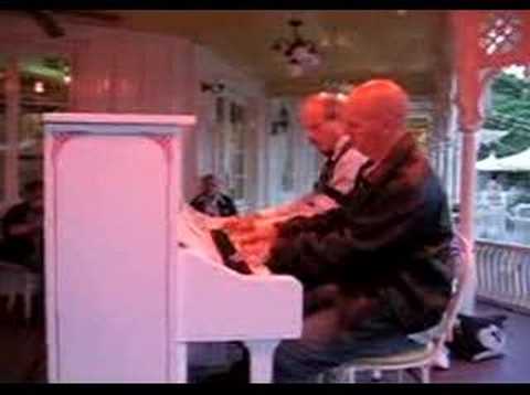 Robert & Robbie - Beer Barrel Polka