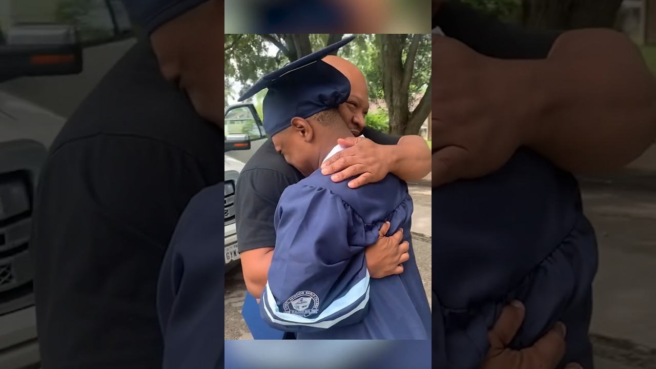 Dad saves son’s mom, who passed away last year, a special seat at his graduation ❤️❤️