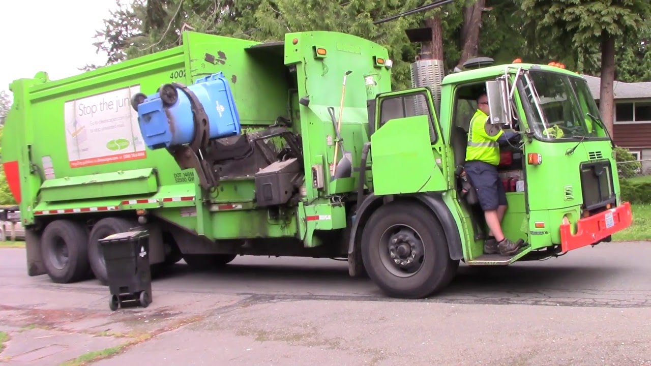 Autocar WXLL McNeilus