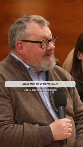Muss man also Diplomat diplomatisch sprechen können? #shorts #podcast #warschau #germanlesson
