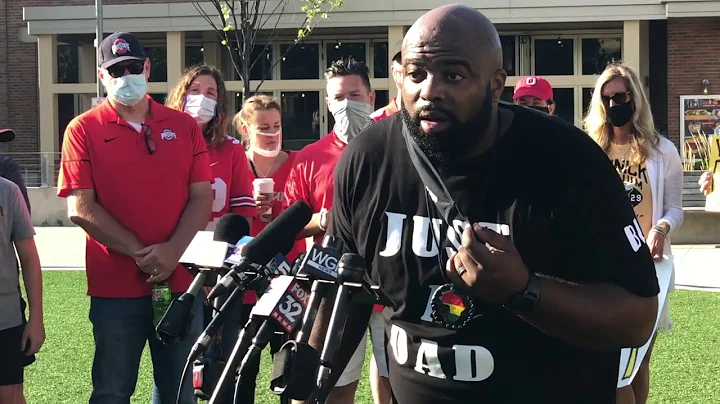 Randy Wade addresses crowd at Big Ten parents' rally