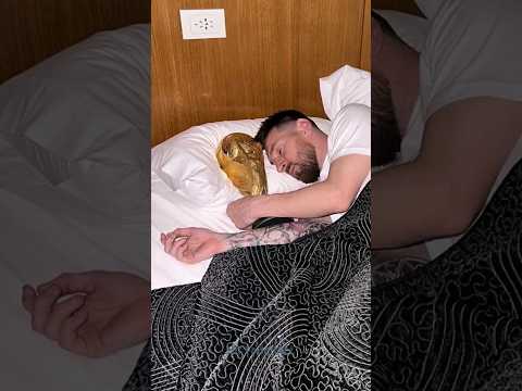 Messi tidur dengan Piala Word Cup - PSG vs Strasbourg #shorts #dubbingbola #dubbingvideo #short