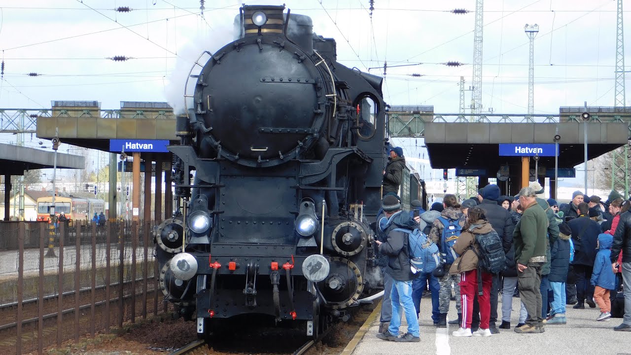 424 009 Bivaly nosztalgiavonattal Hatvanban a Hatvan-Szolnok vasútvonal 150. évfordulója alkalmából