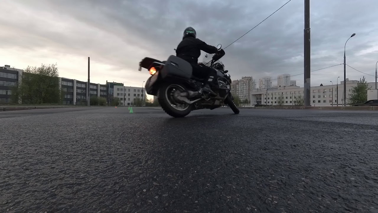 Упражнение крест на мотоцикле