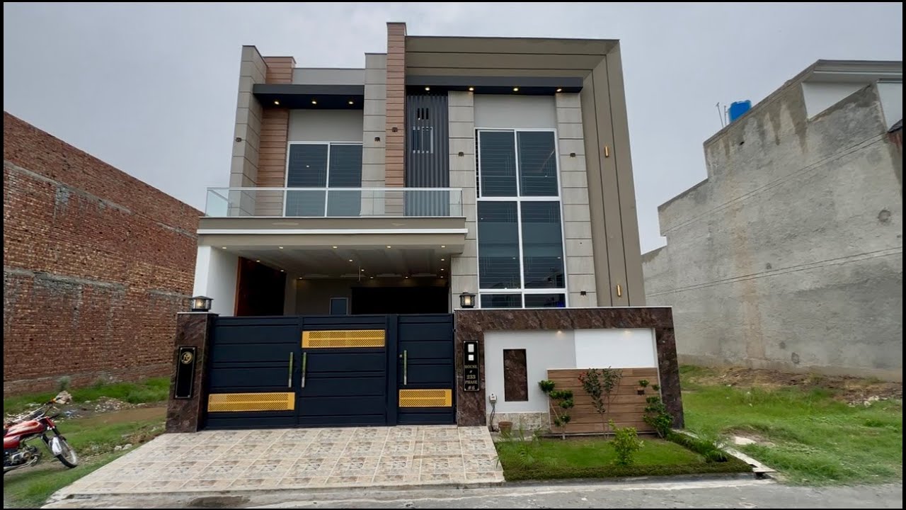 7 Marla House Facing Park for Sale in Jeewan City Sahiwal