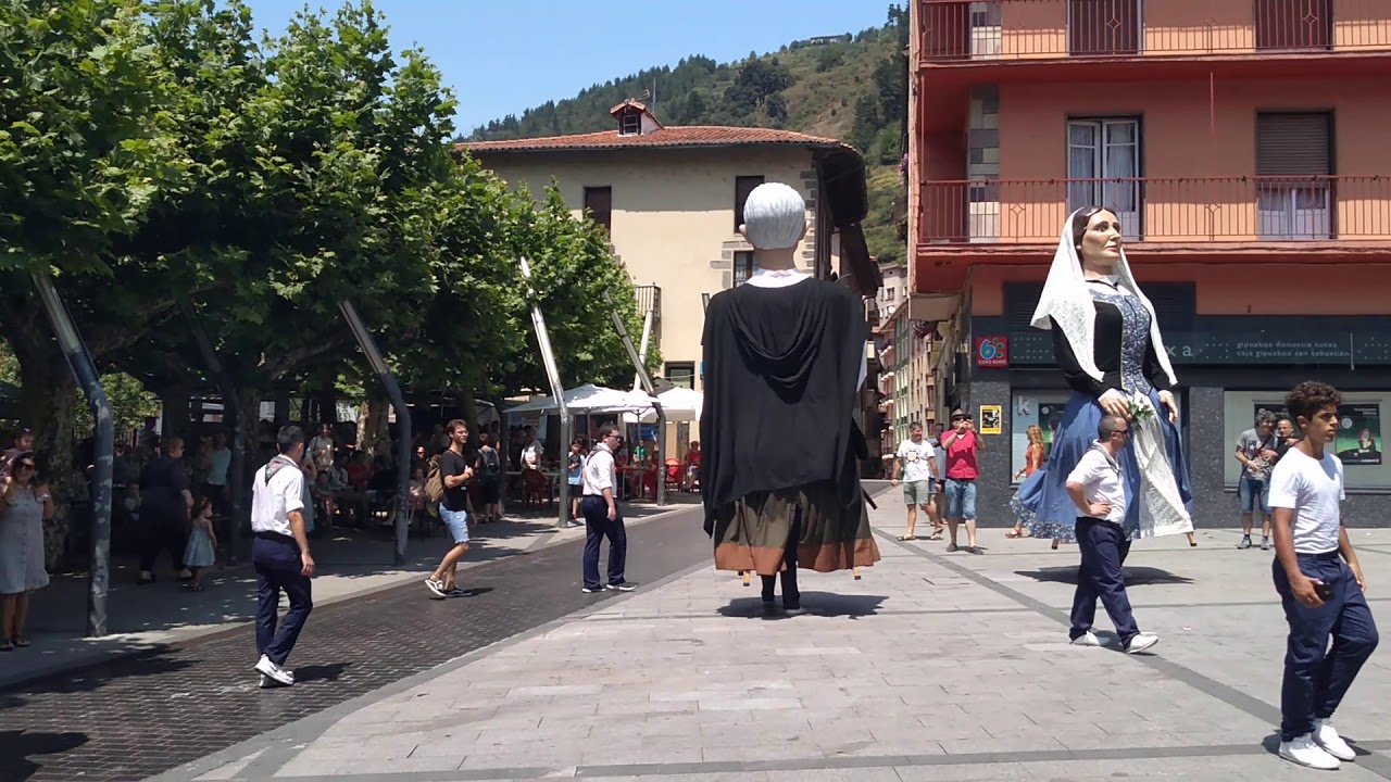 Gigantes de Buztintxuri - Pasacalles (en Soraluze)