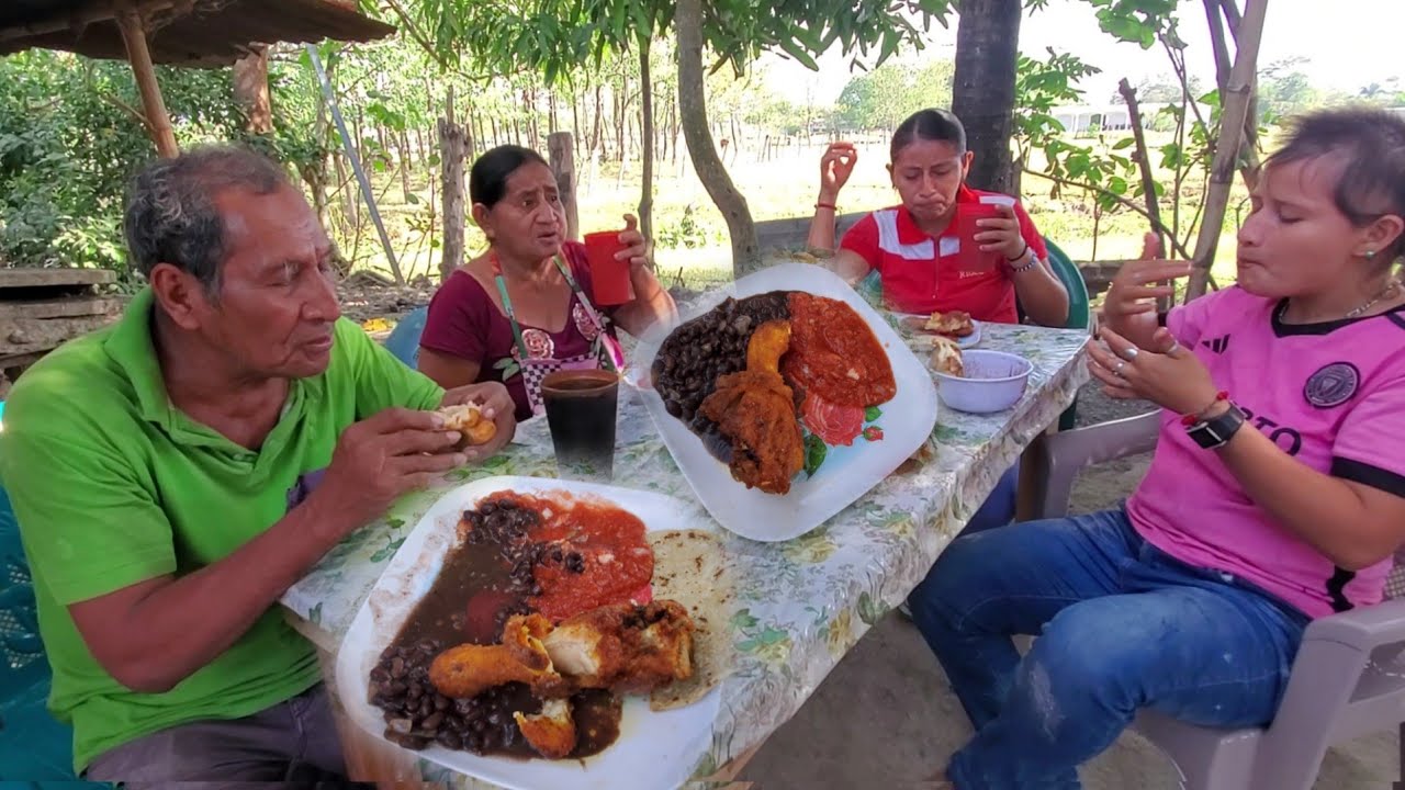 Dios mio mi papa no queria Comer pollo frito Blanca Asta Los dedos se chupan🤬😲😳