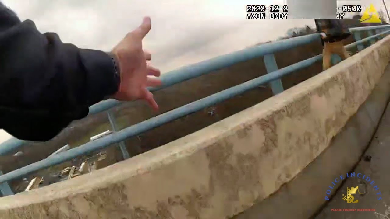 Cop saves man from jumping off bridge - YouTube
