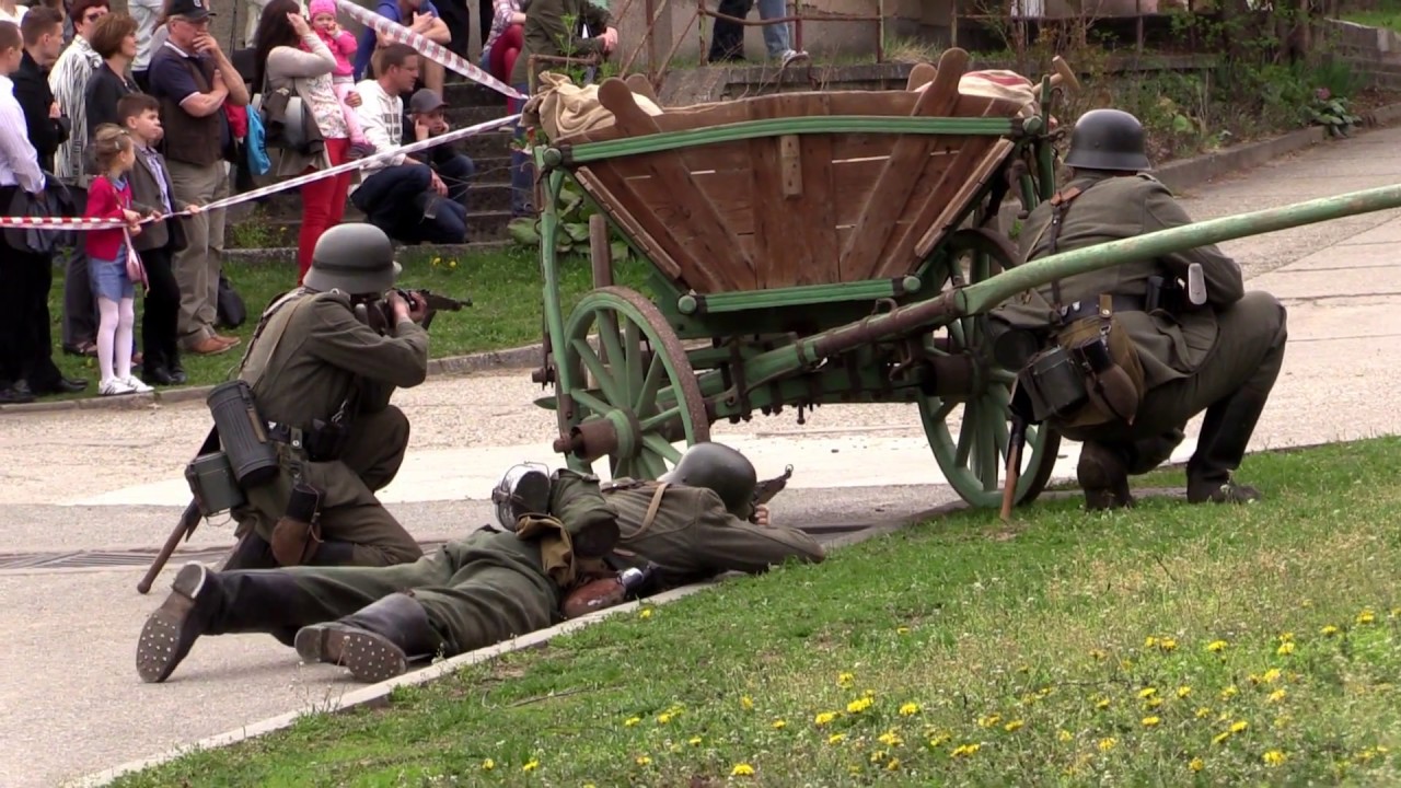 DOLNÍ BOJANOVICE-Bojová ukázka z osvobozování obcí na Podluží v roce 1945 u Slovácké chalupy (3.)