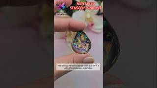 Demo Resin Pour for Ocean Theme Sensory Pendants #resinpour #resintutorial #resina #resinmolds