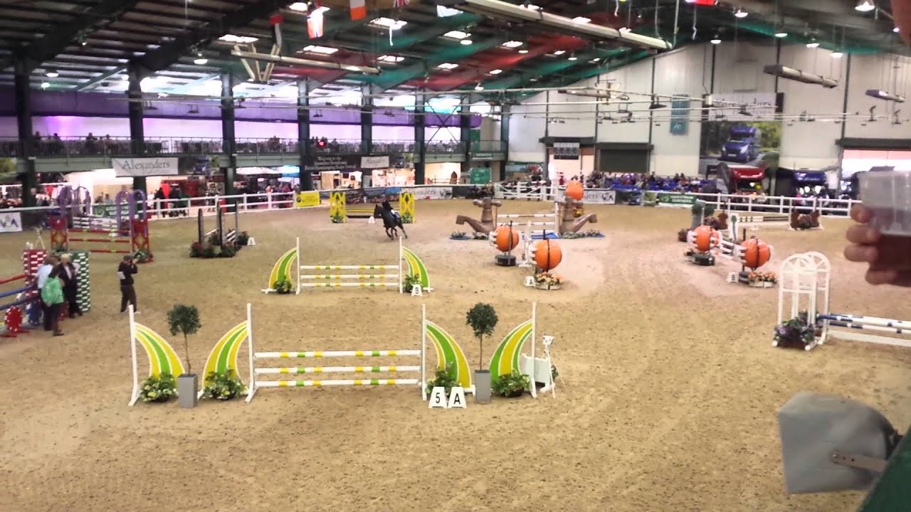 Evie Toombes para rider winning Scope 2015