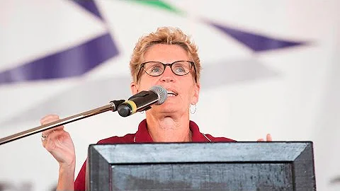 Kathleen Wynne booed during plowing match