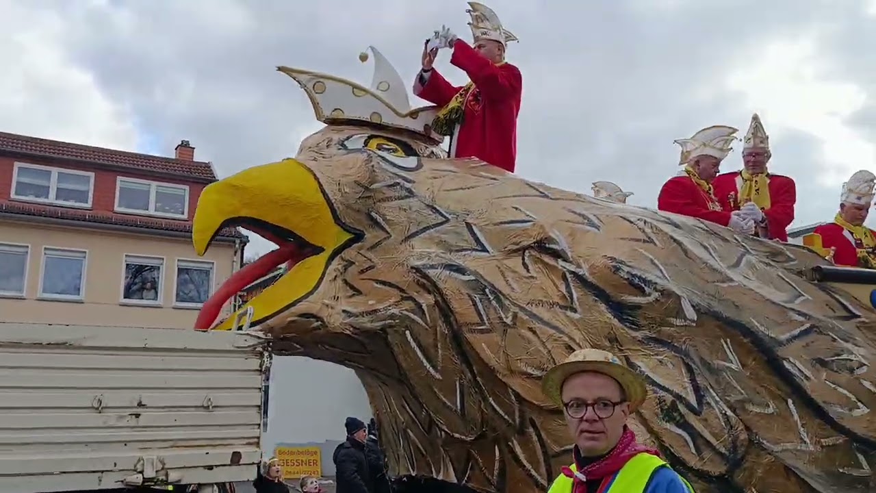 ALMANYA'DA HELAU❗❗ ÇOCUKLARA SEKER ATIYORLAR ❗❗✨