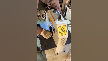 Pipe descaling machine, automatic pipe drawing machine