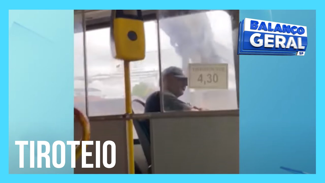 Passageiro dorme em ônibus durante tiroteio no Rio de Janeiro