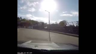 Chaos at the traffic circle; Watch how drivers struggle to navigate it 🚗🚦