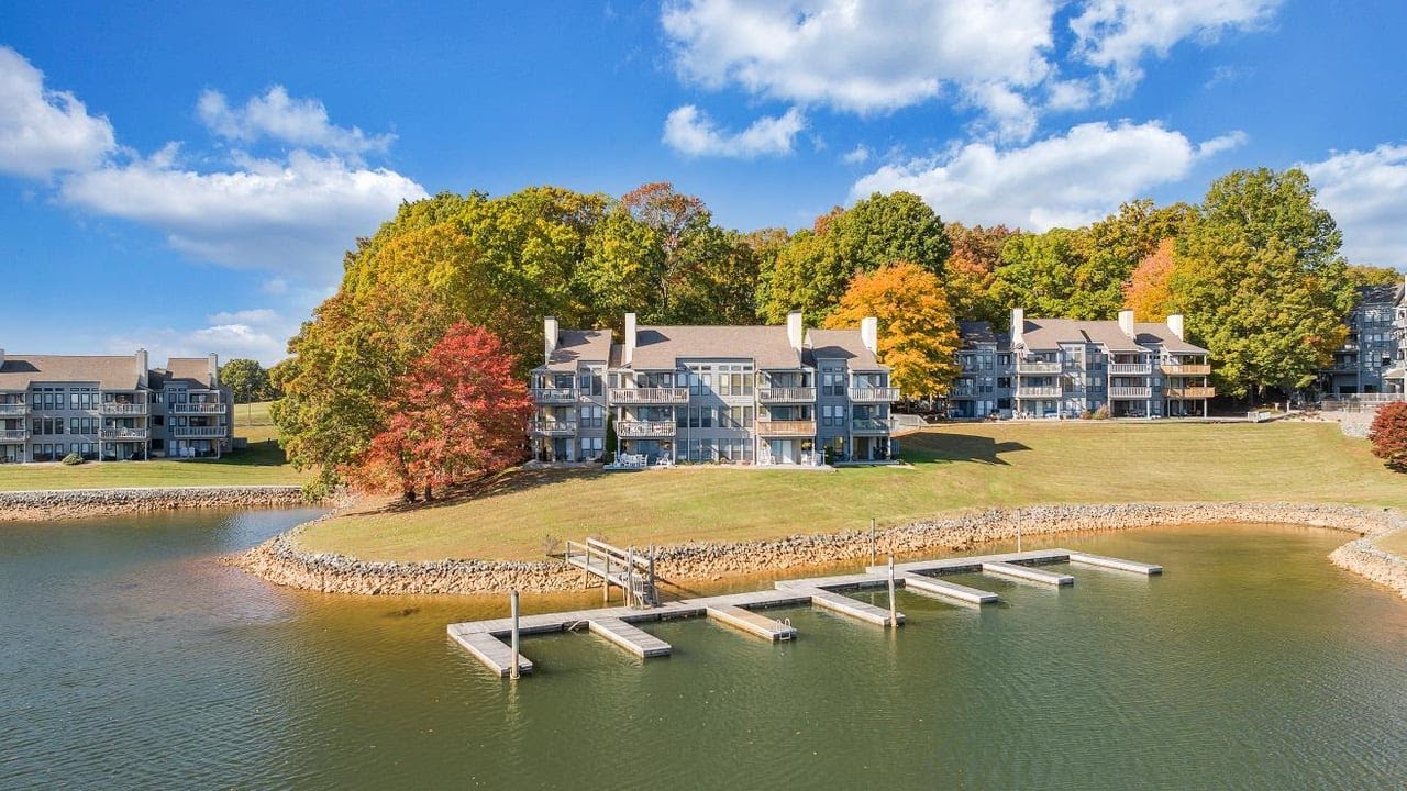 100 Dockside Cir 201, Moneta, VA