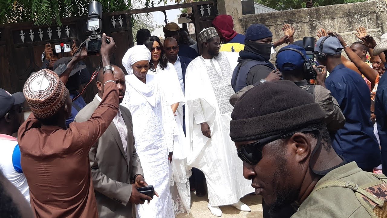 l 'arriver de bassirou diomaye Faye a ndiaganiao avec une fort mobilisation