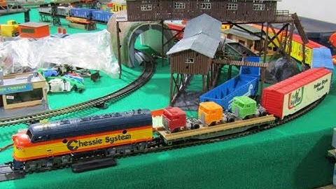 TYCO Chessie System F9A #4015 & mixed billboard freight