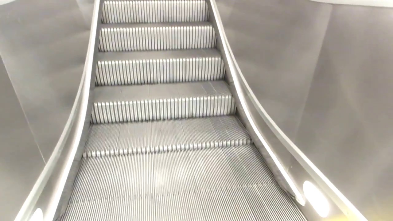 11-01-18 Emerald Square Montgomery escalator
