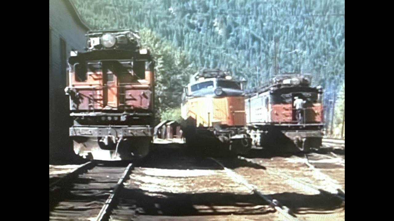 Электро- и дизельные двигатели на крутых подъемах на дорогах Милуоки.