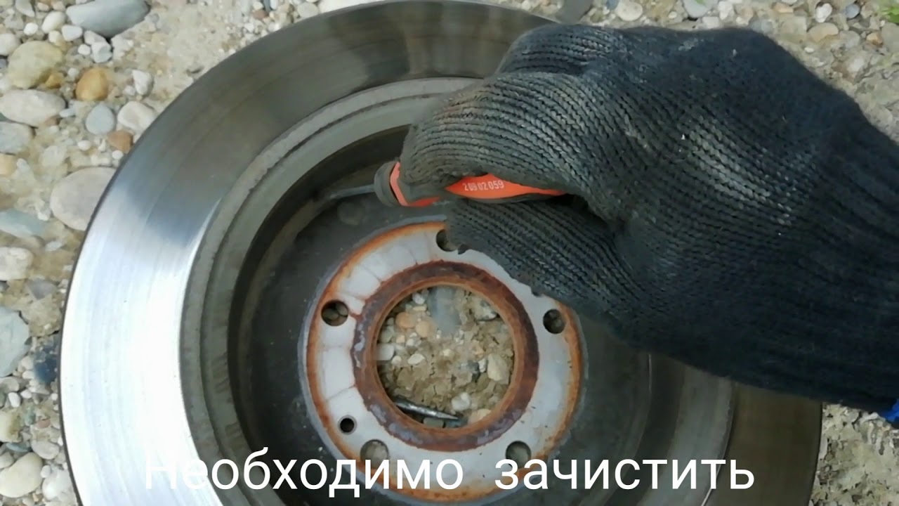 Меняем тормозные колодки ручного (ножного) тормоза - YouTube