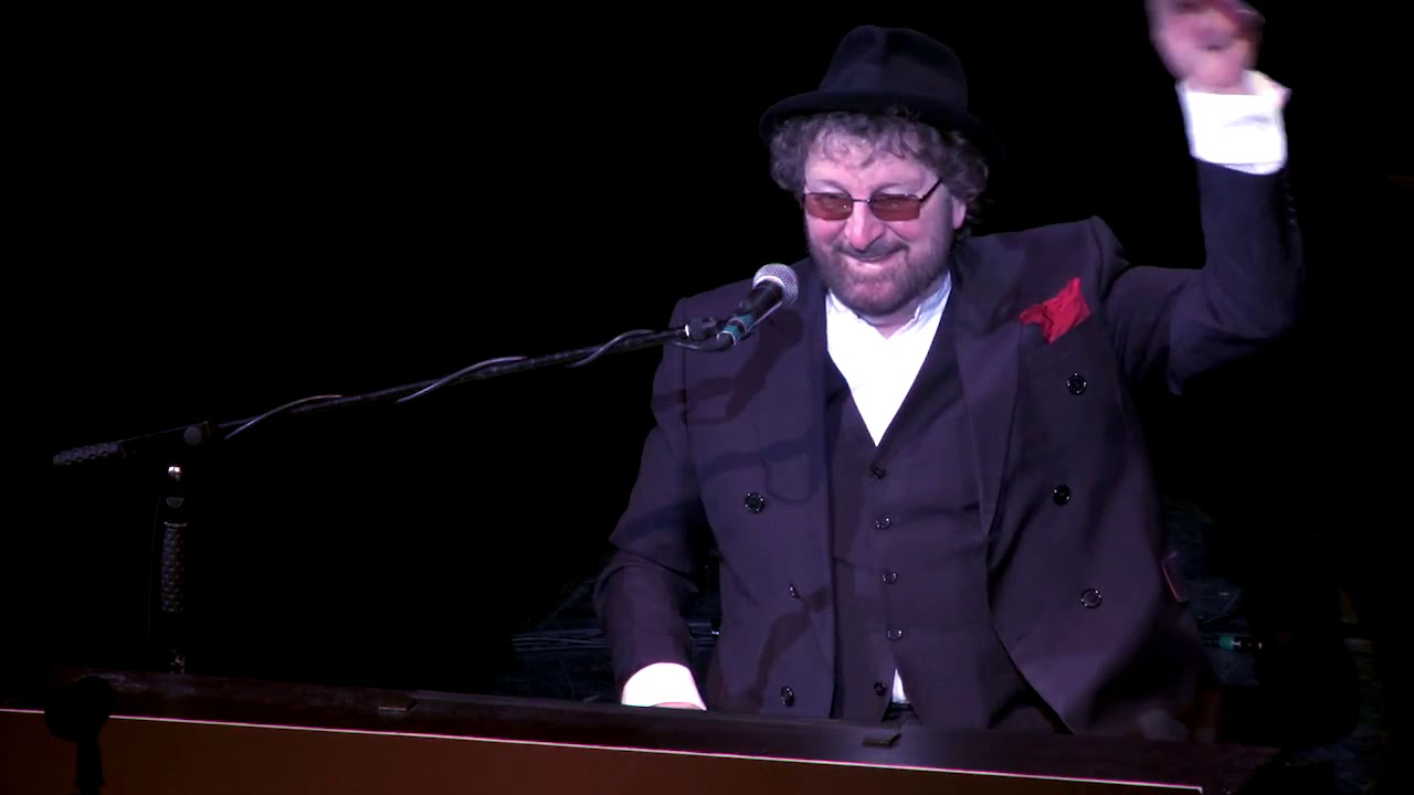 Chas Hodges at the Charity Gala Night Orchard Theatre