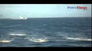 Chinese ship destroy Vietnamese explorative ship at vietname 's territory .flv