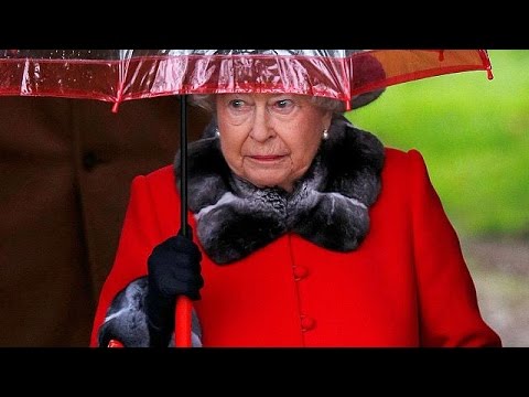 Videó: II. Erzsébet Királynő 4 Nap Alatt Nem Látogatta Meg Férjét A Kórházban