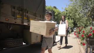Residents and soldiers volunteer to assist Syrian refugees