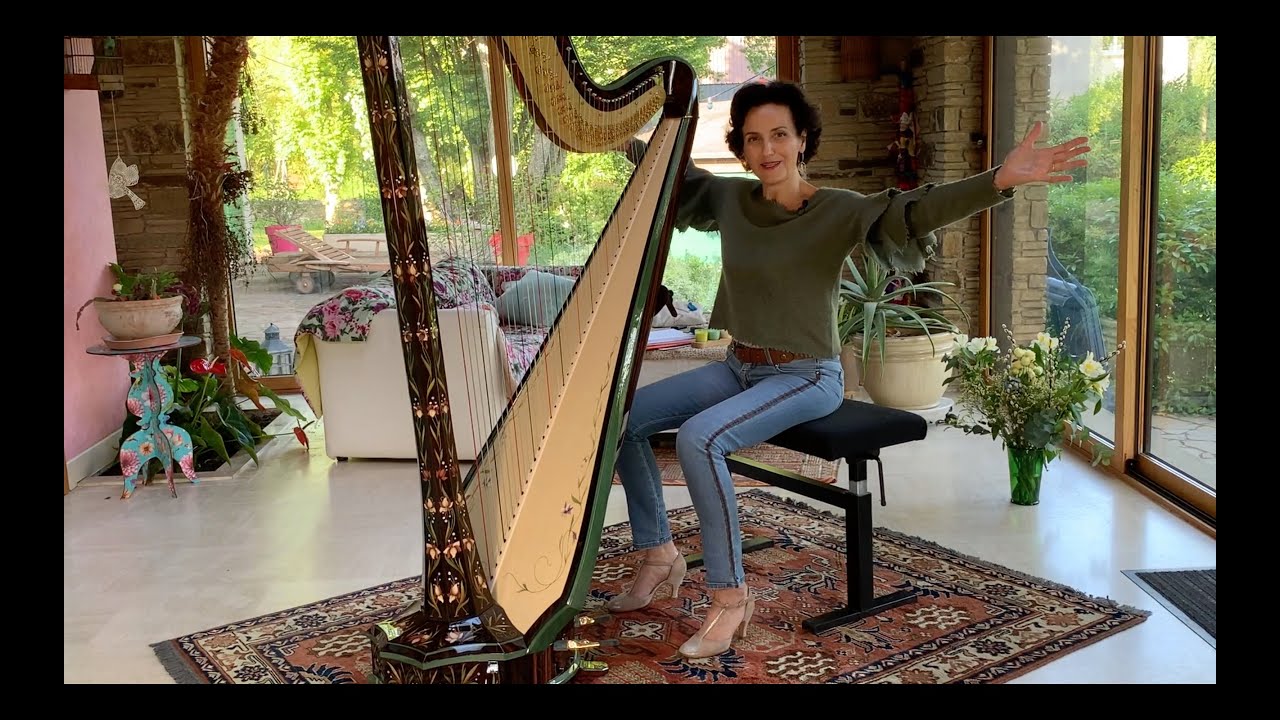 L'Atelier d'Isabelle - L'assise - Sitting at the Harp.