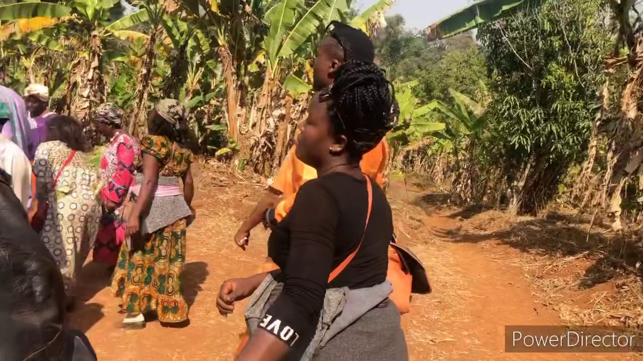 Vlog Ouest Cameroun/ tradition bamileke. Le deuil de maman Odette a chengne.