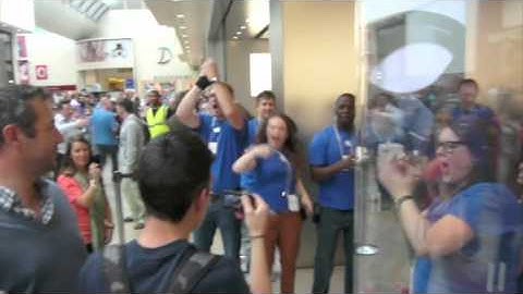 Reading Apple Store Opening 2